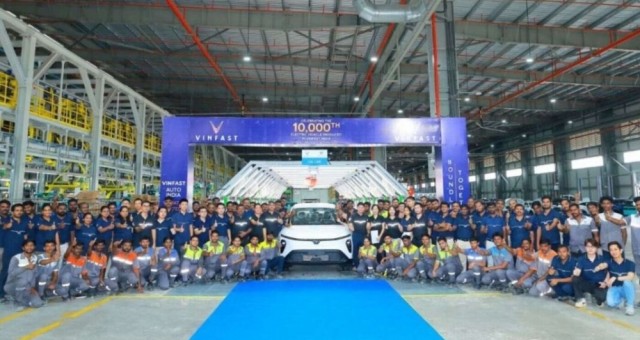 VinFast cán mốc 10.000 ô tô điện xuất xưởng tại Ấn Độ